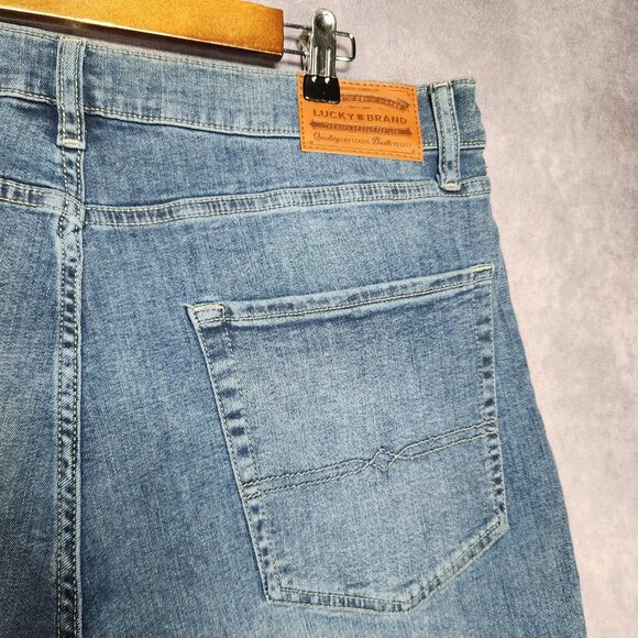Lucky Brand 223 Straight Jeans Mens 36x29 Light Blue Stretch Denim Classic Fit - Picture 5 of 16